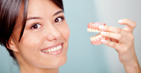 Protezy zębowe – co warto wiedzieć