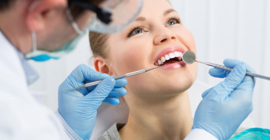 Odwiedzaj regularnie gabinet stomatologiczny – czyli jak Polak dba o zęby?