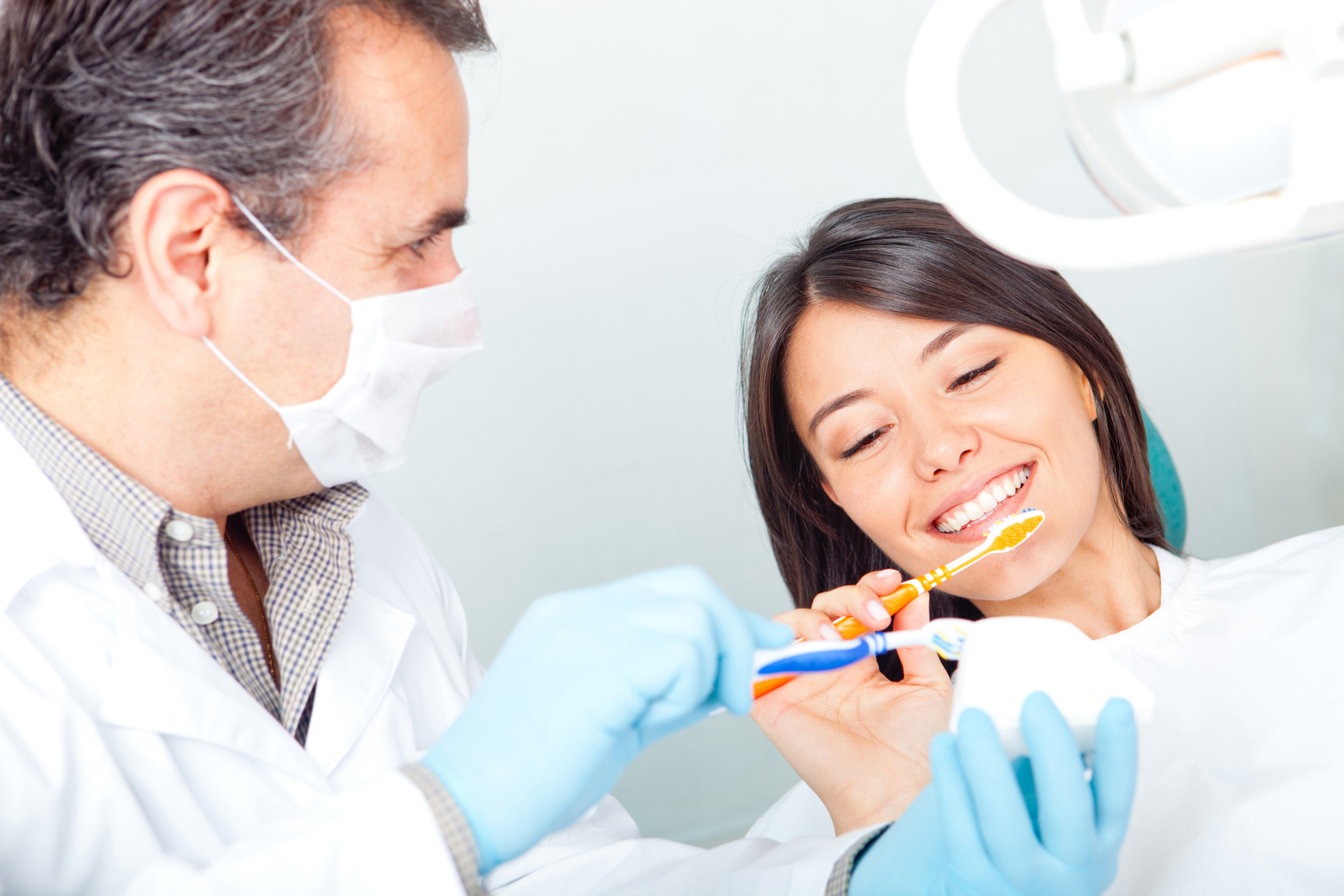 czym-si-r-ni-dentysta-od-stomatologa-poradnik-dentystyczny