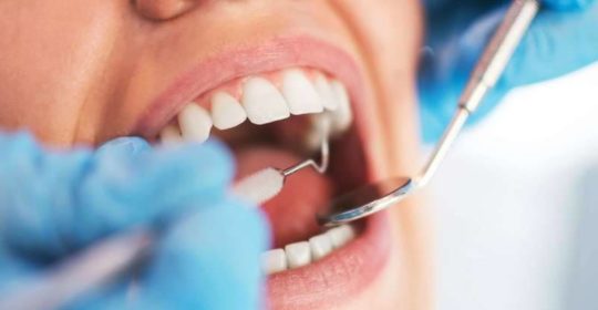 Dewitalizacja i ekstyrpacja – czym różnią się te metody leczenia endodontycznego?