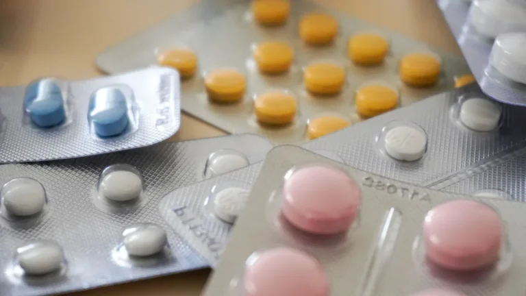 Przegląd stomatologiczny a nagły ból: co wykrywa wcześnie